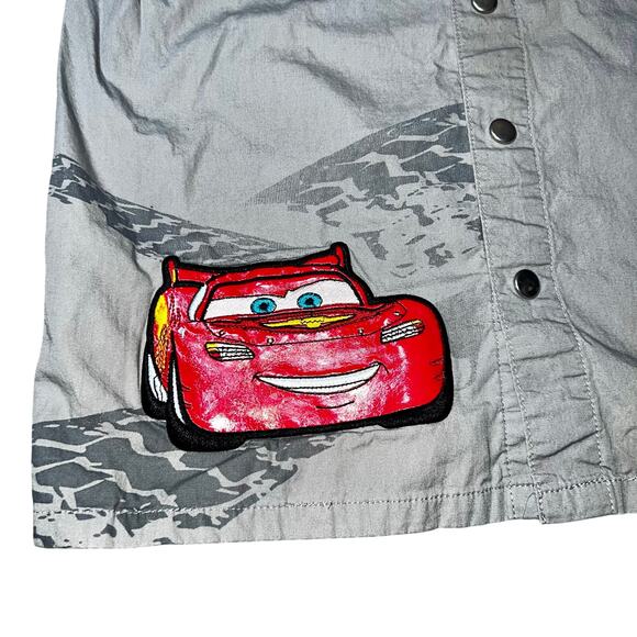 Disney Store Lightening McQueen racing team McQueen gray buttonup shirt boys 7/8 - Picture 2 of 5